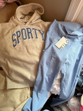 Viral Wilo set in medium - BRAND NEW!!